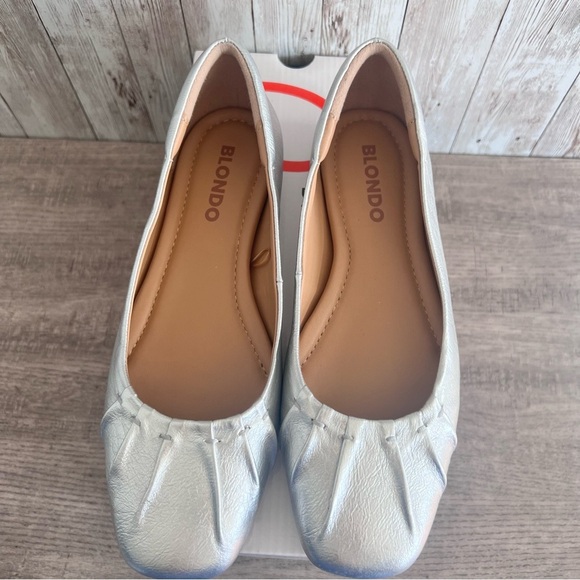 Blondo Silver Metallic Flats Size 7 - Picture 1 of 6